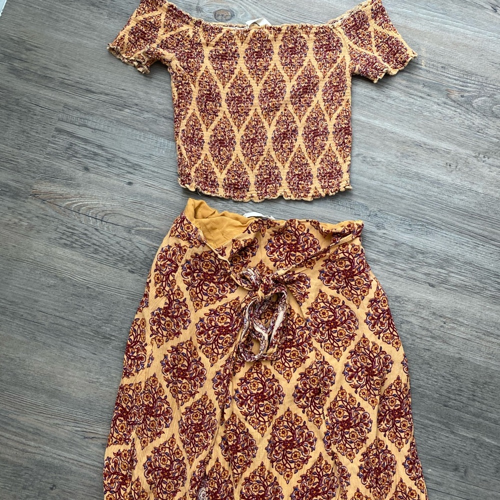 2-Piece - Picture 2 of 4